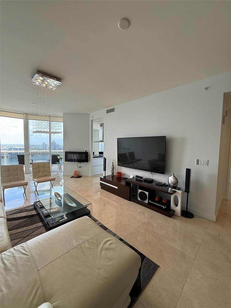 4001 2 / 3 1649 sq. ft. $ 2025-09-05 0 foto