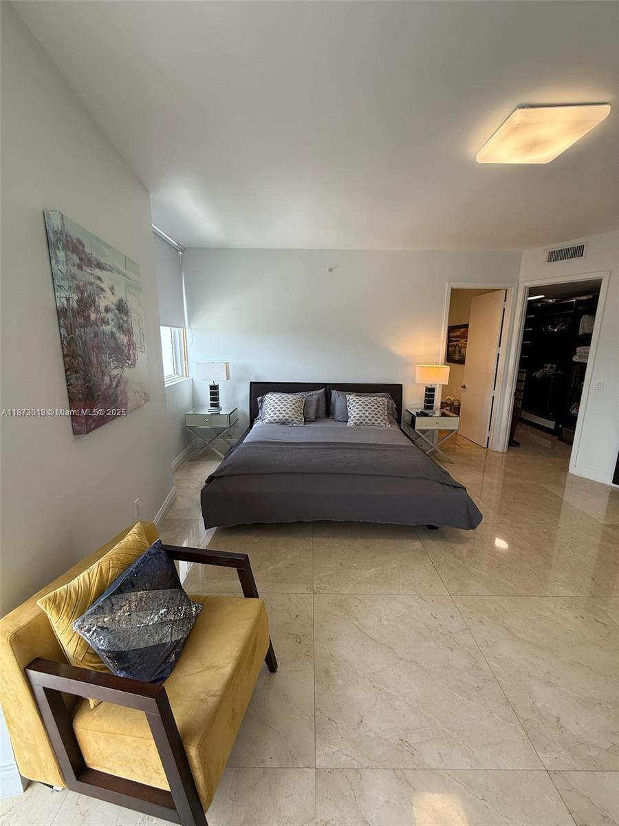4001 2 / 3 1649 sq. ft. $ 2025-09-05 0 foto