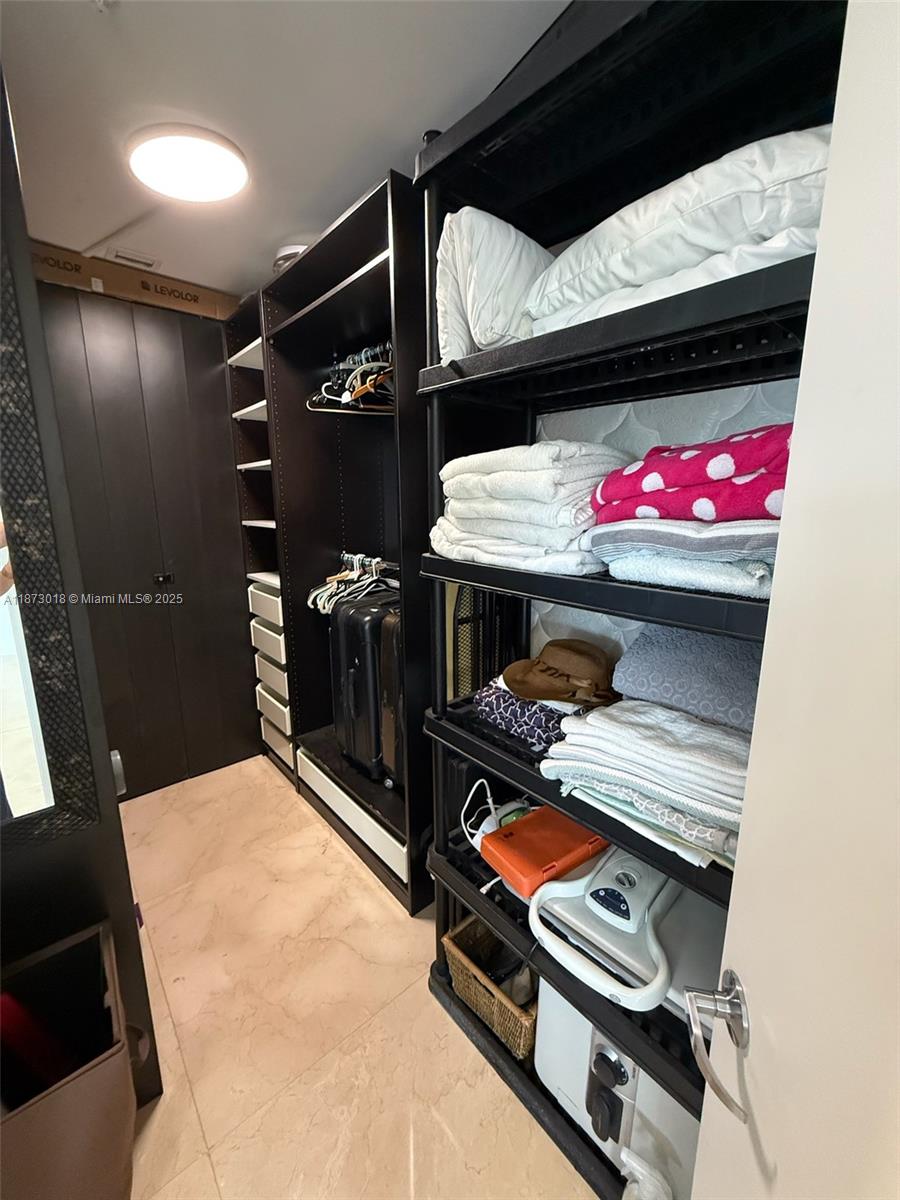 4001 2 / 3 1649 sq. ft. $ 2025-09-05 0 foto