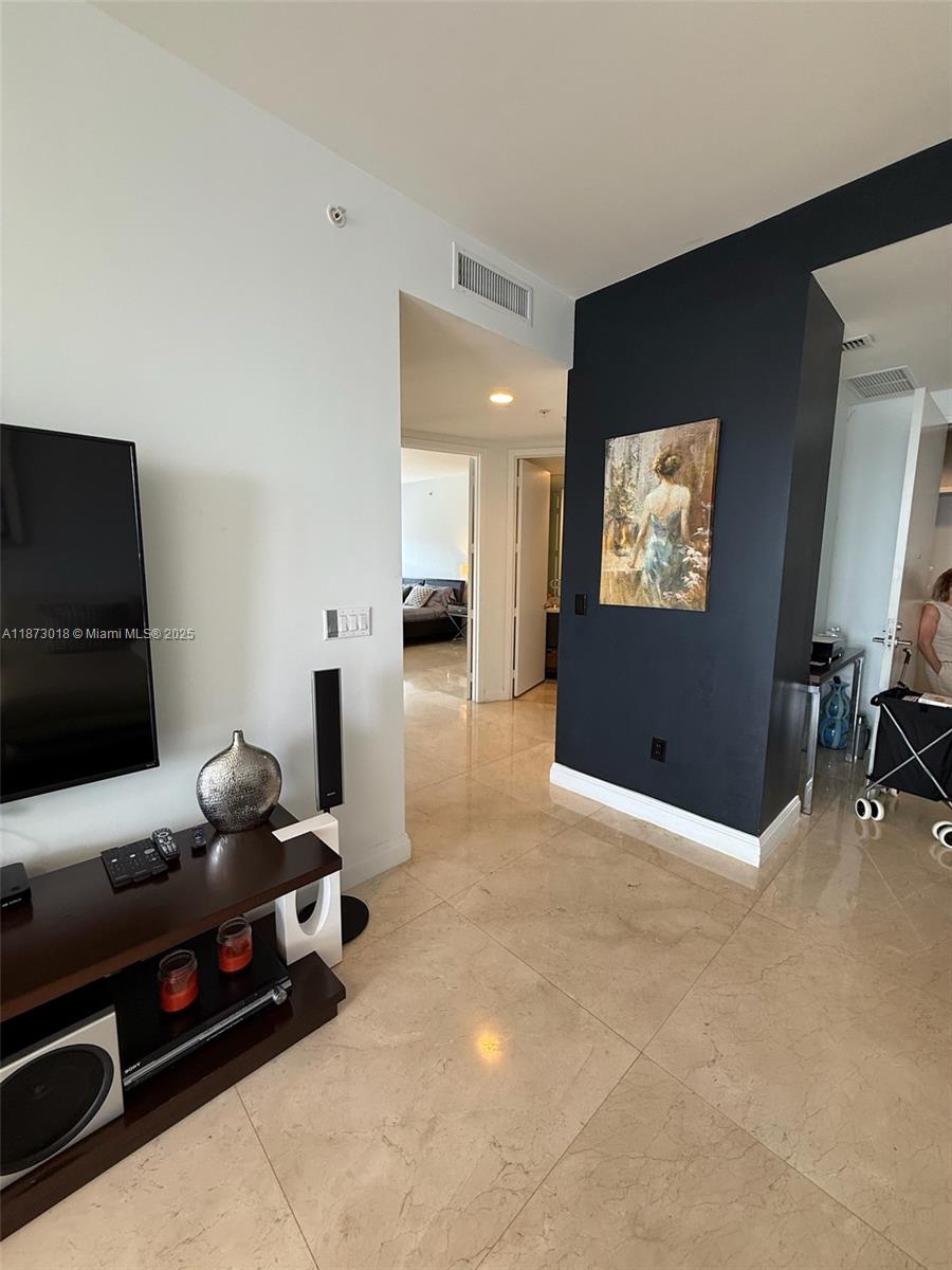 4001 2 / 3 1649 sq. ft. $ 2025-09-05 0 foto