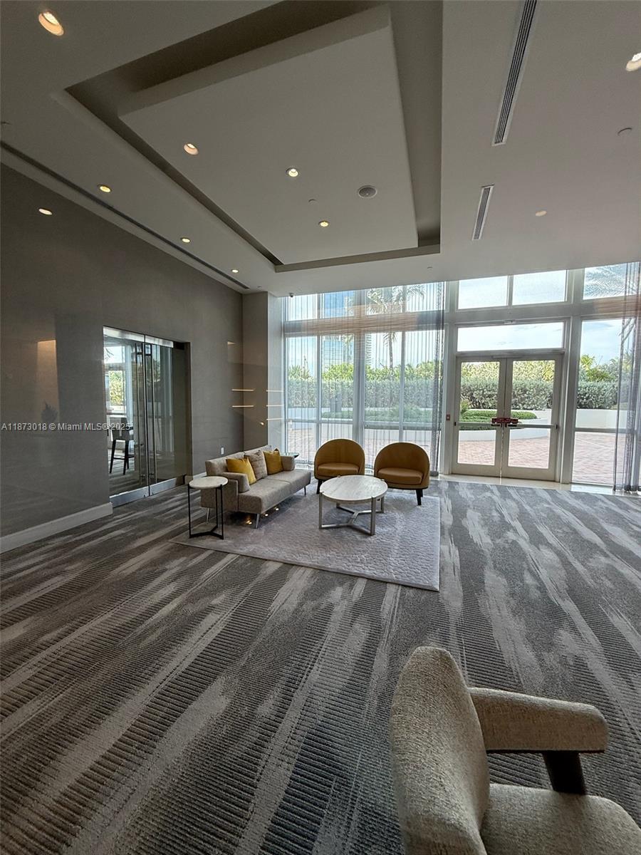 4001 2 / 3 1649 sq. ft. $ 2025-09-05 0 foto