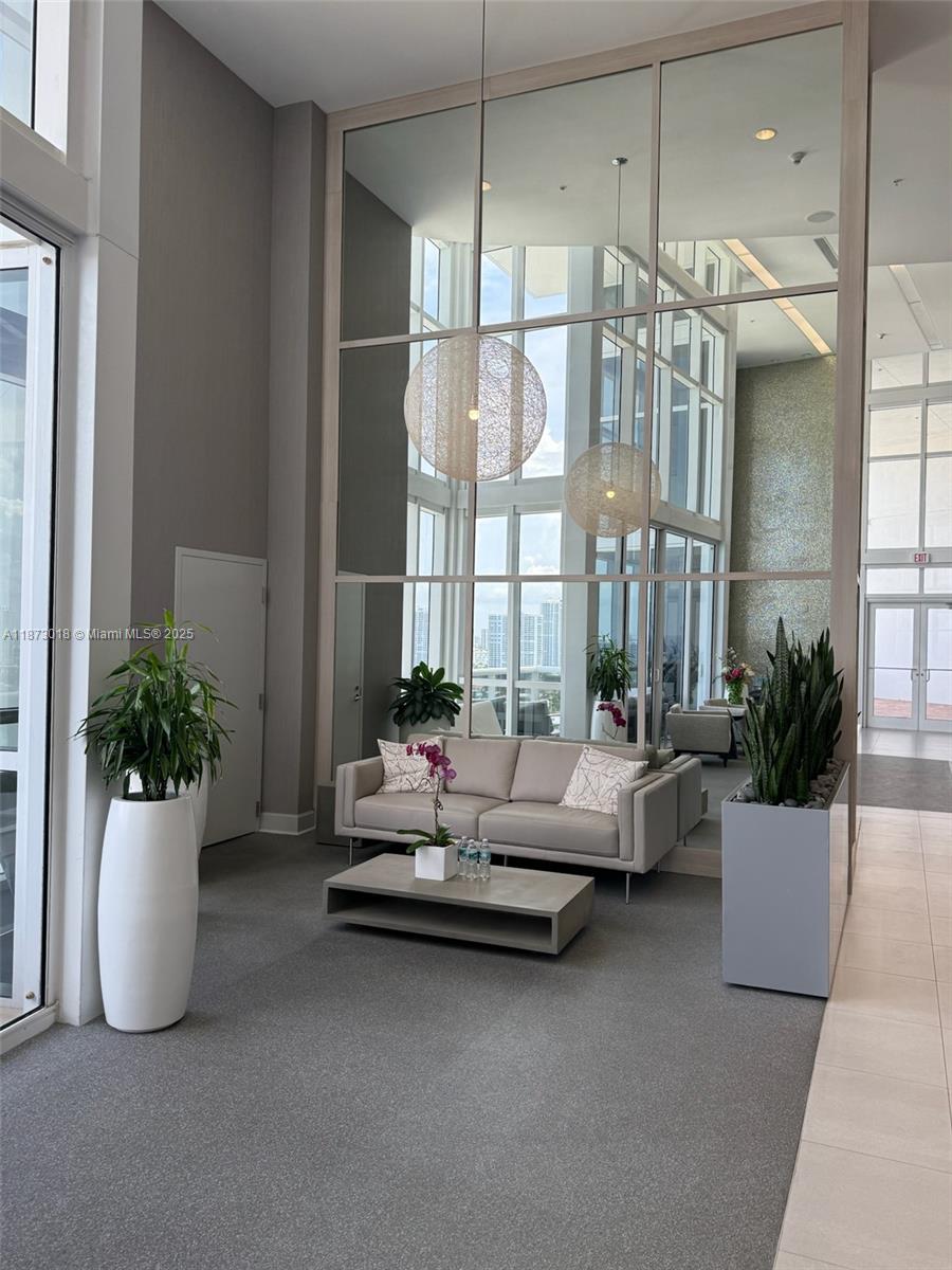 4001 2 / 3 1649 sq. ft. $ 2025-09-05 0 foto