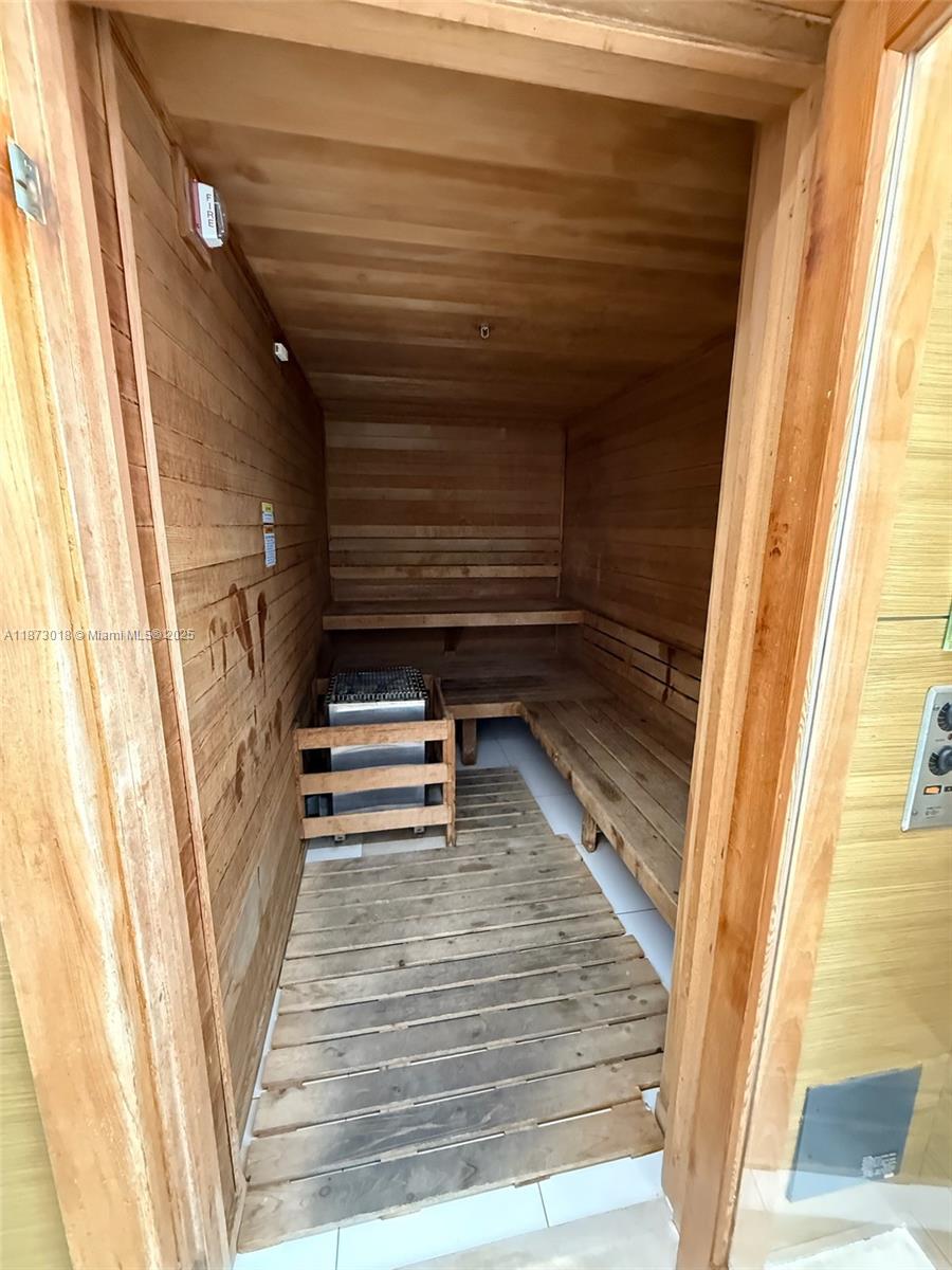 4001 2 / 3 1649 sq. ft. $ 2025-09-05 0 foto