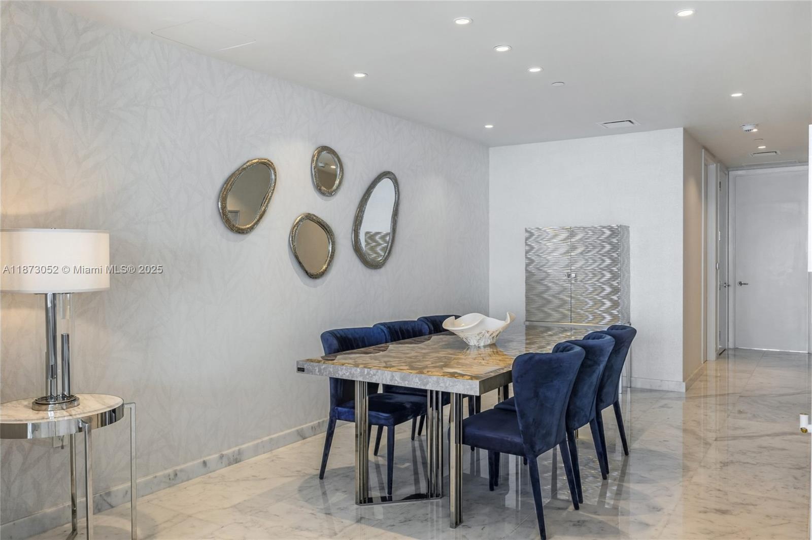 902 3 / 4 2137 sq. ft. $ 2025-09-05 0 Photo