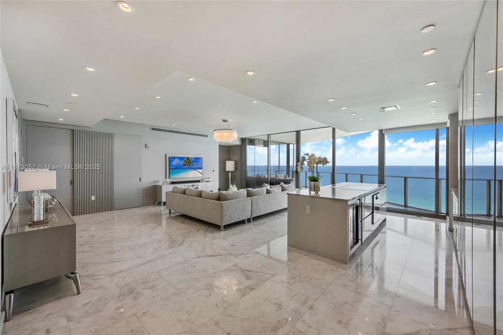 902 3 / 4 2137 sq. ft. $ 2025-09-05 0 Photo