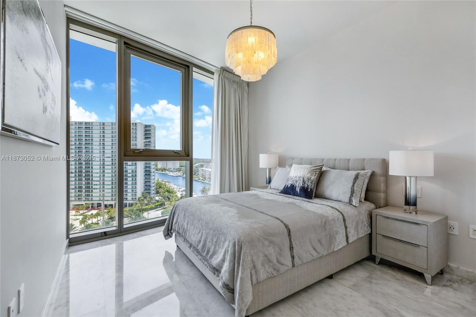 902 3 / 4 2137 sq. ft. $ 2025-09-05 0 Photo