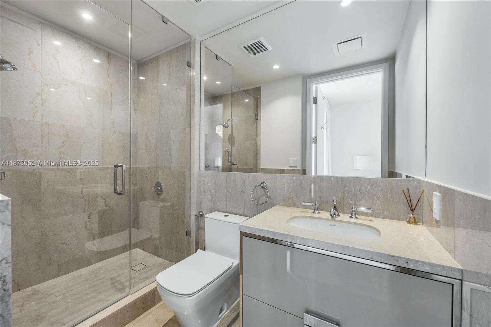 902 3 / 4 2137 sq. ft. $ 2025-09-05 0 Photo