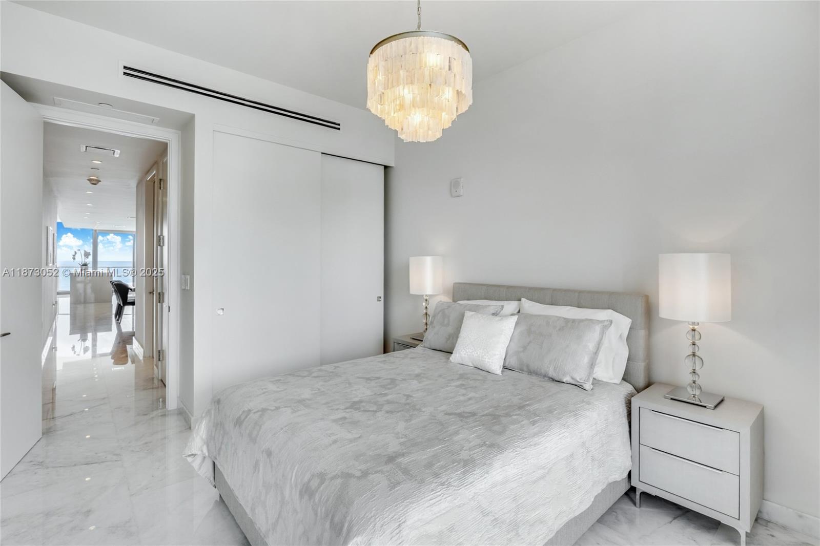 902 3 / 4 2137 sq. ft. $ 2025-09-05 0 Photo