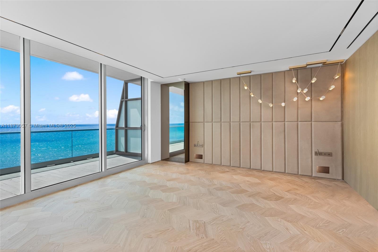 705 4 / 5 3496 sq. ft. $ 2025-09-05 0 Photo