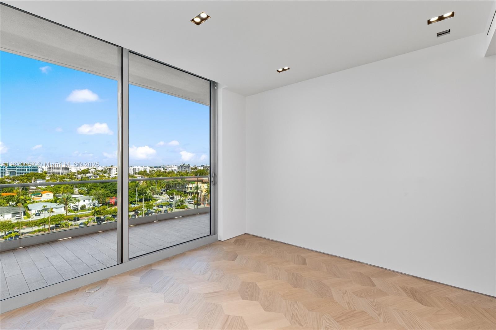 705 4 / 5 3496 sq. ft. $ 2025-09-05 0 Photo