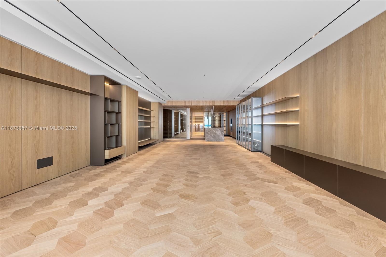 705 4 / 5 3496 sq. ft. $ 2025-09-05 0 Photo