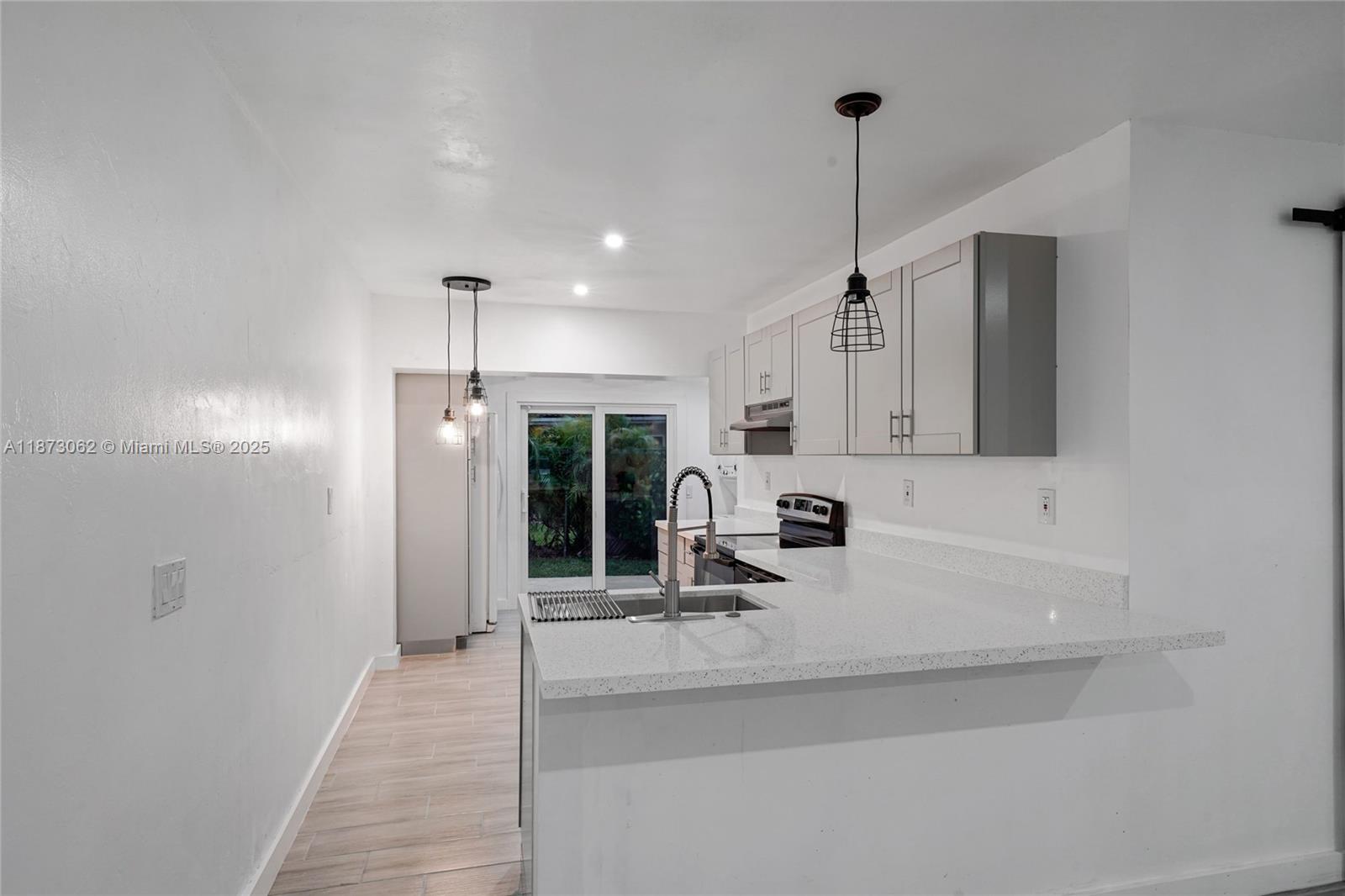 See details / 2296 sq. ft. $ 2025-09-05 0 Photo