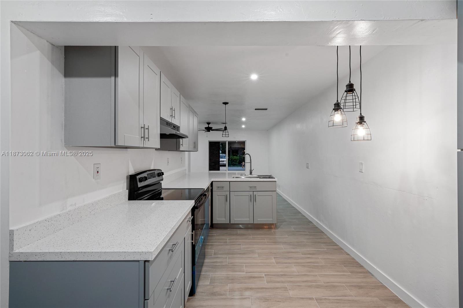 See details / 2296 sq. ft. $ 2025-09-05 0 Photo
