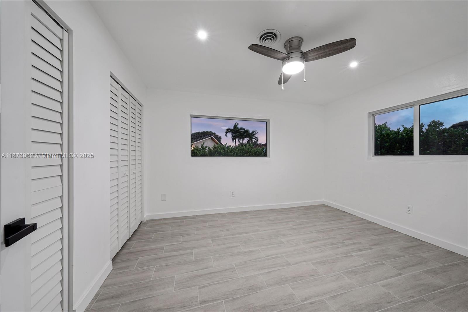 See details / 2296 sq. ft. $ 2025-09-05 0 Photo