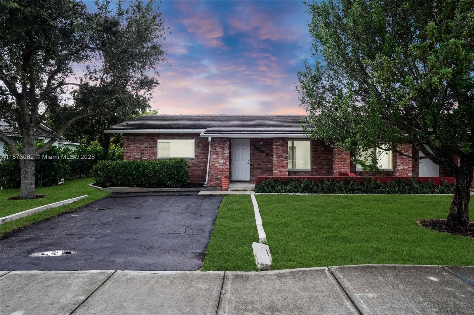 See details / 2296 sq. ft. $ 2025-09-05 0 Photo