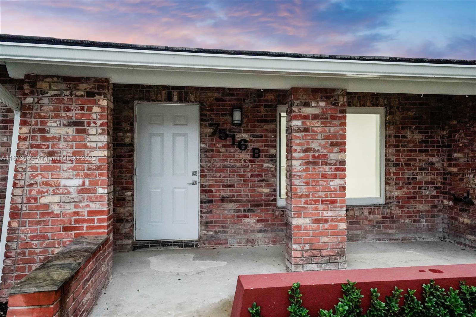See details / 2296 sq. ft. $ 2025-09-05 0 Photo