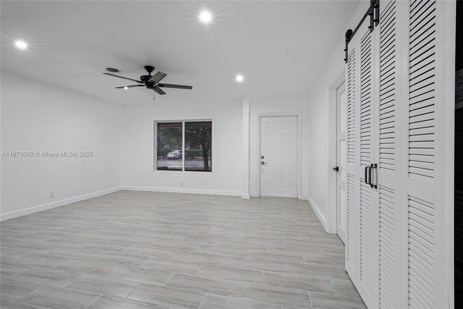 See details / 2296 sq. ft. $ 2025-09-05 0 Photo