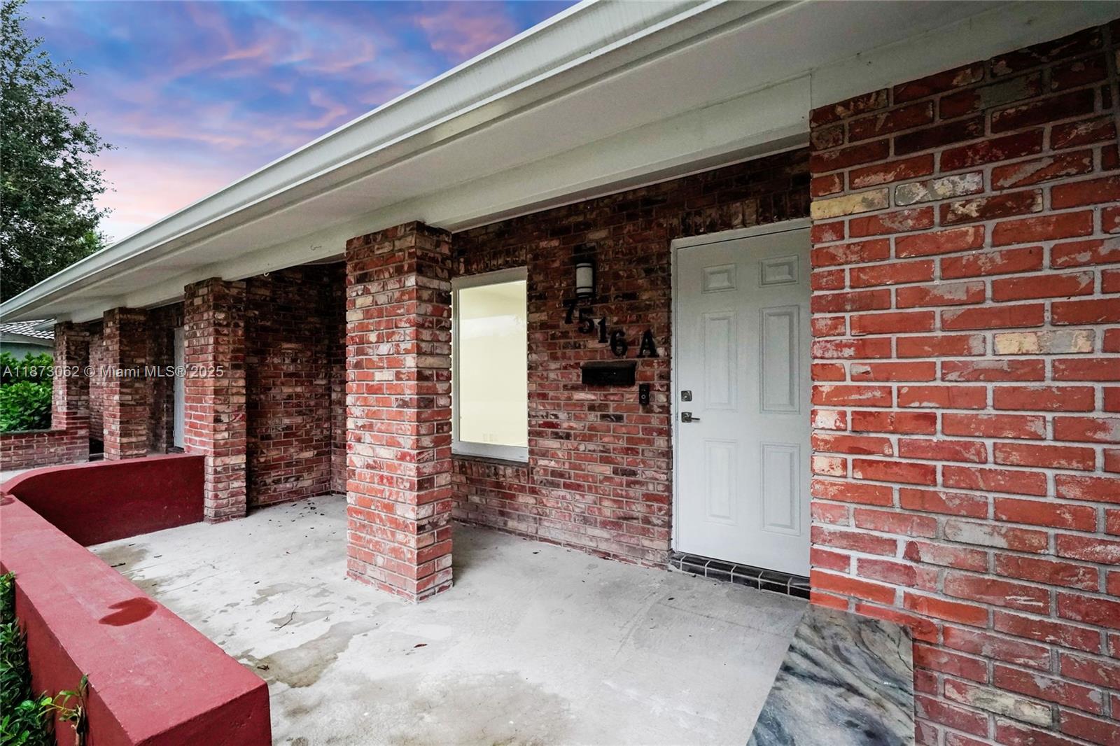 See details / 2296 sq. ft. $ 2025-09-05 0 Photo