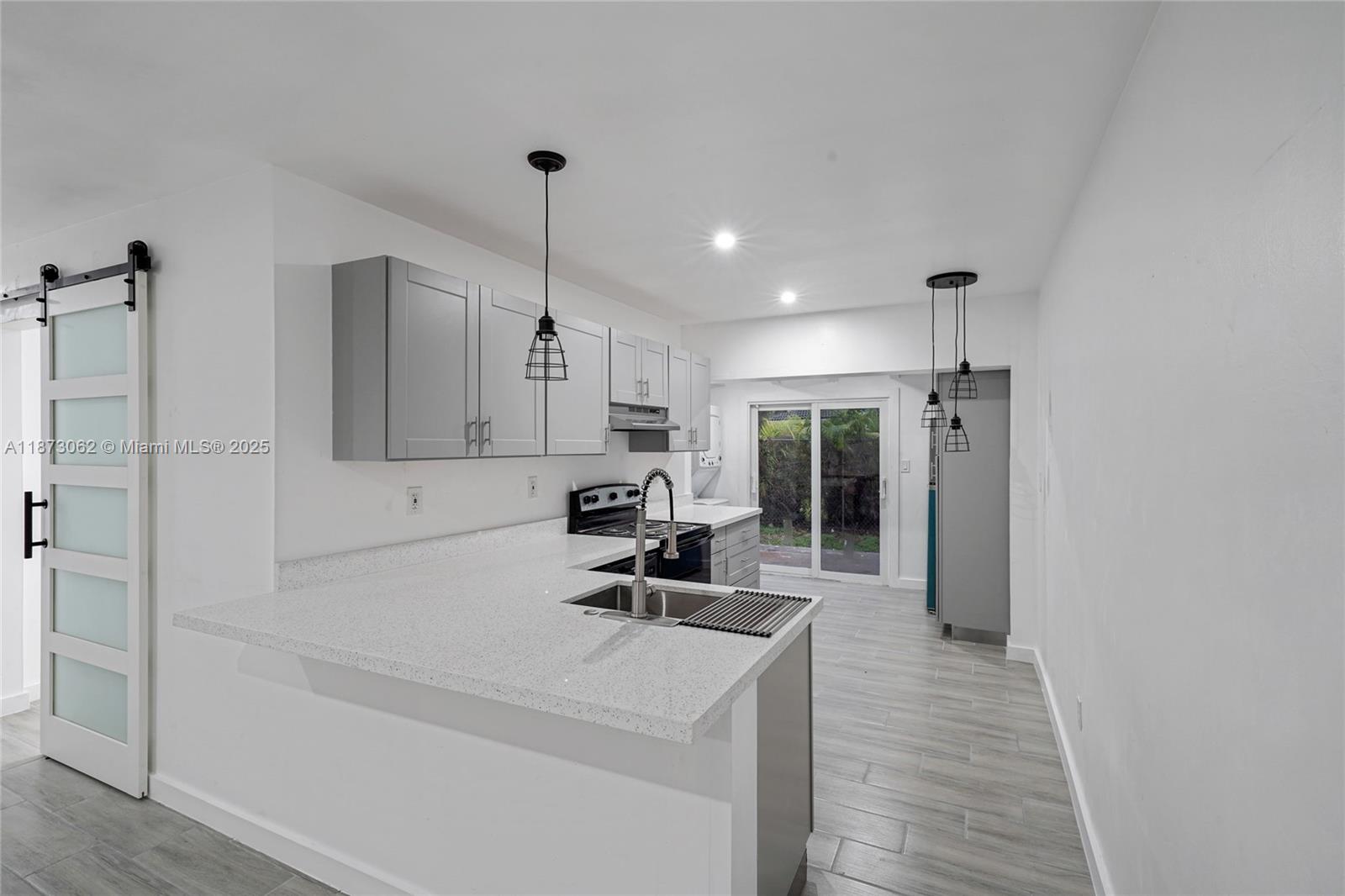 See details / 2296 sq. ft. $ 2025-09-05 0 Photo