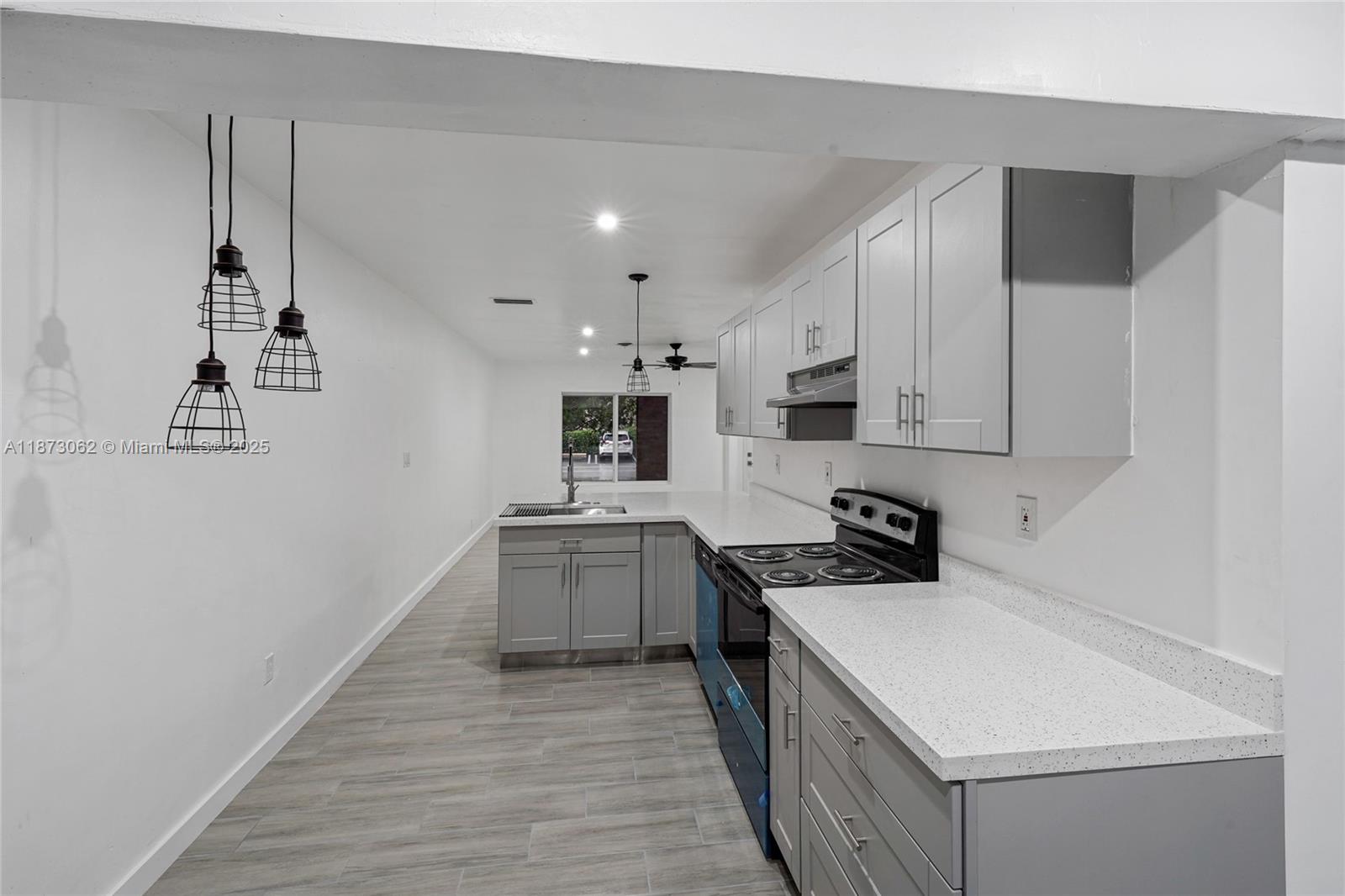See details / 2296 sq. ft. $ 2025-09-05 0 Photo