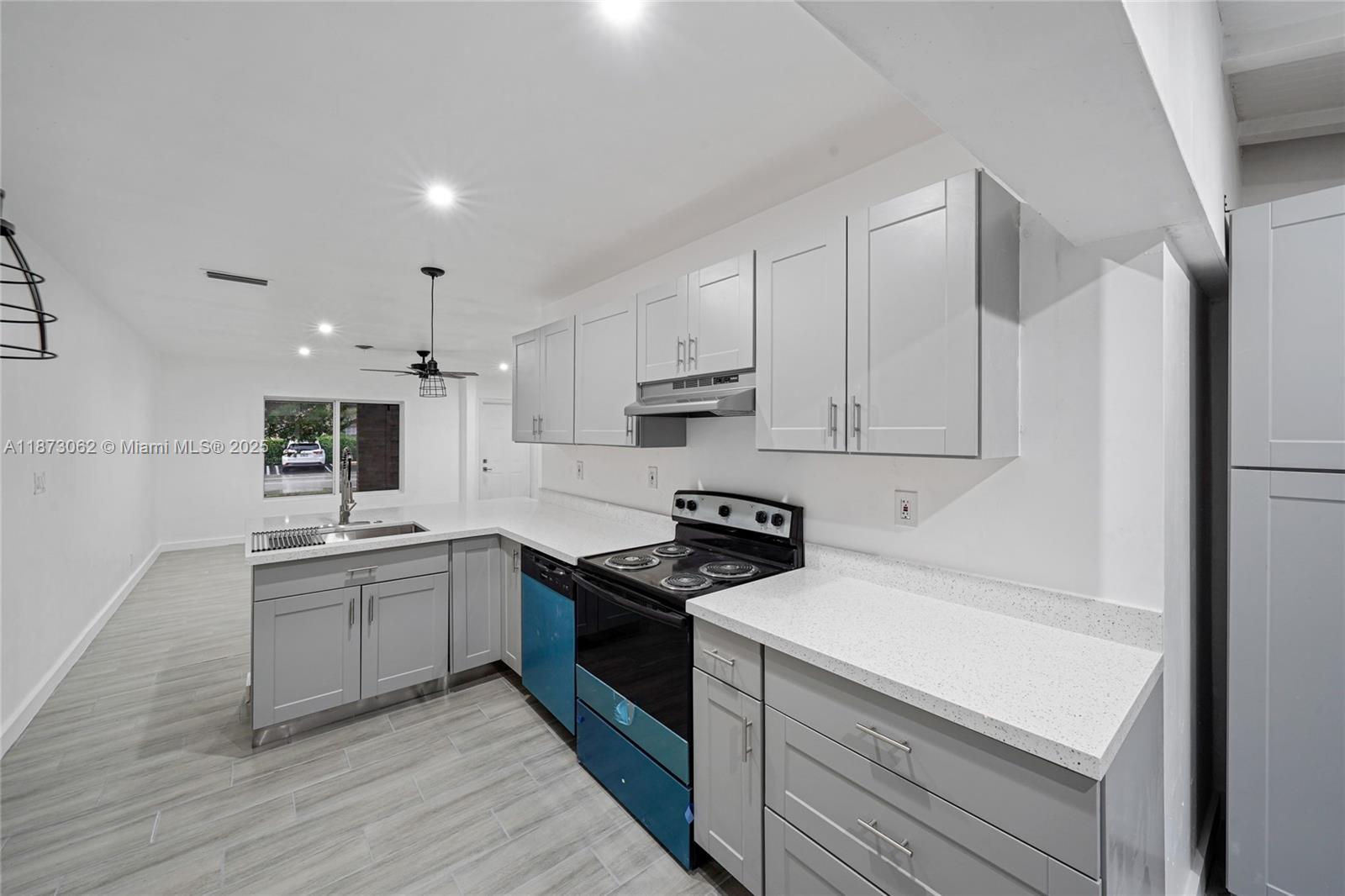 See details / 2296 sq. ft. $ 2025-09-05 0 Photo