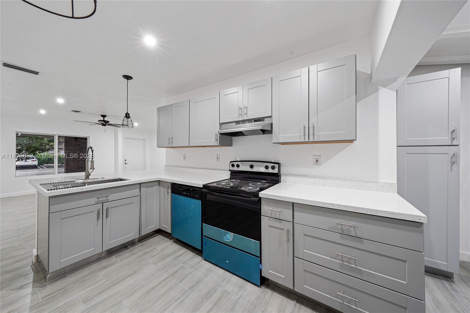 See details / 2296 sq. ft. $ 2025-09-05 0 Photo