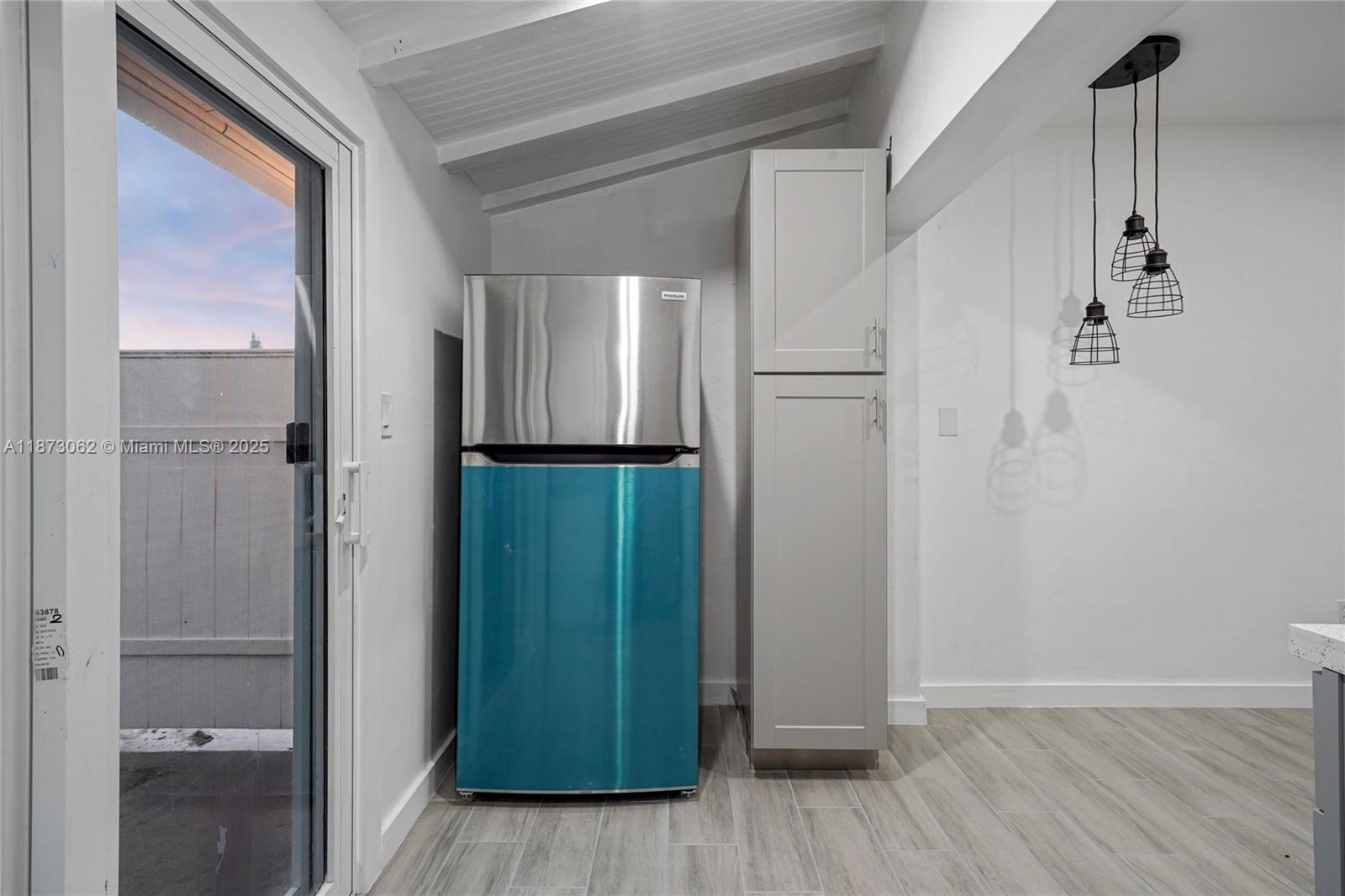 See details / 2296 sq. ft. $ 2025-09-05 0 Photo