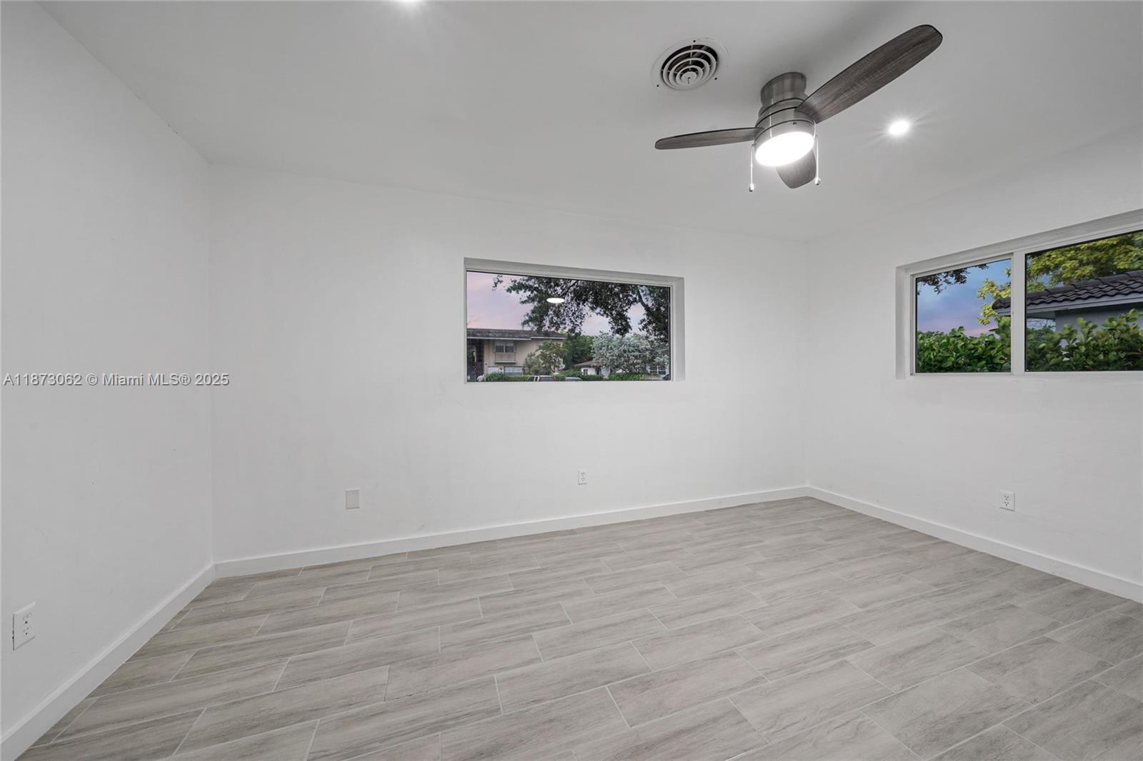 See details / 2296 sq. ft. $ 2025-09-05 0 Photo