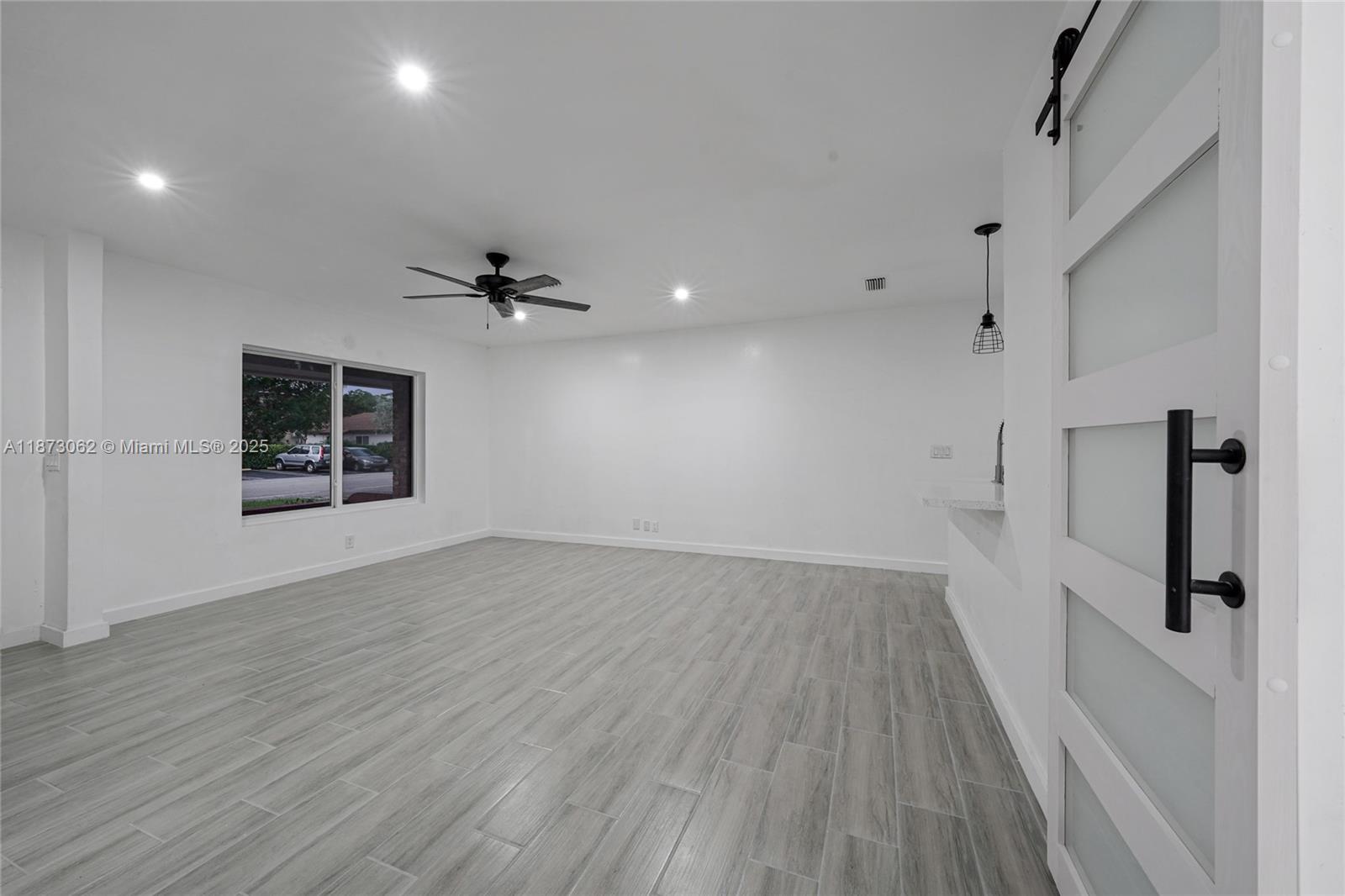 See details / 2296 sq. ft. $ 2025-09-05 0 Photo