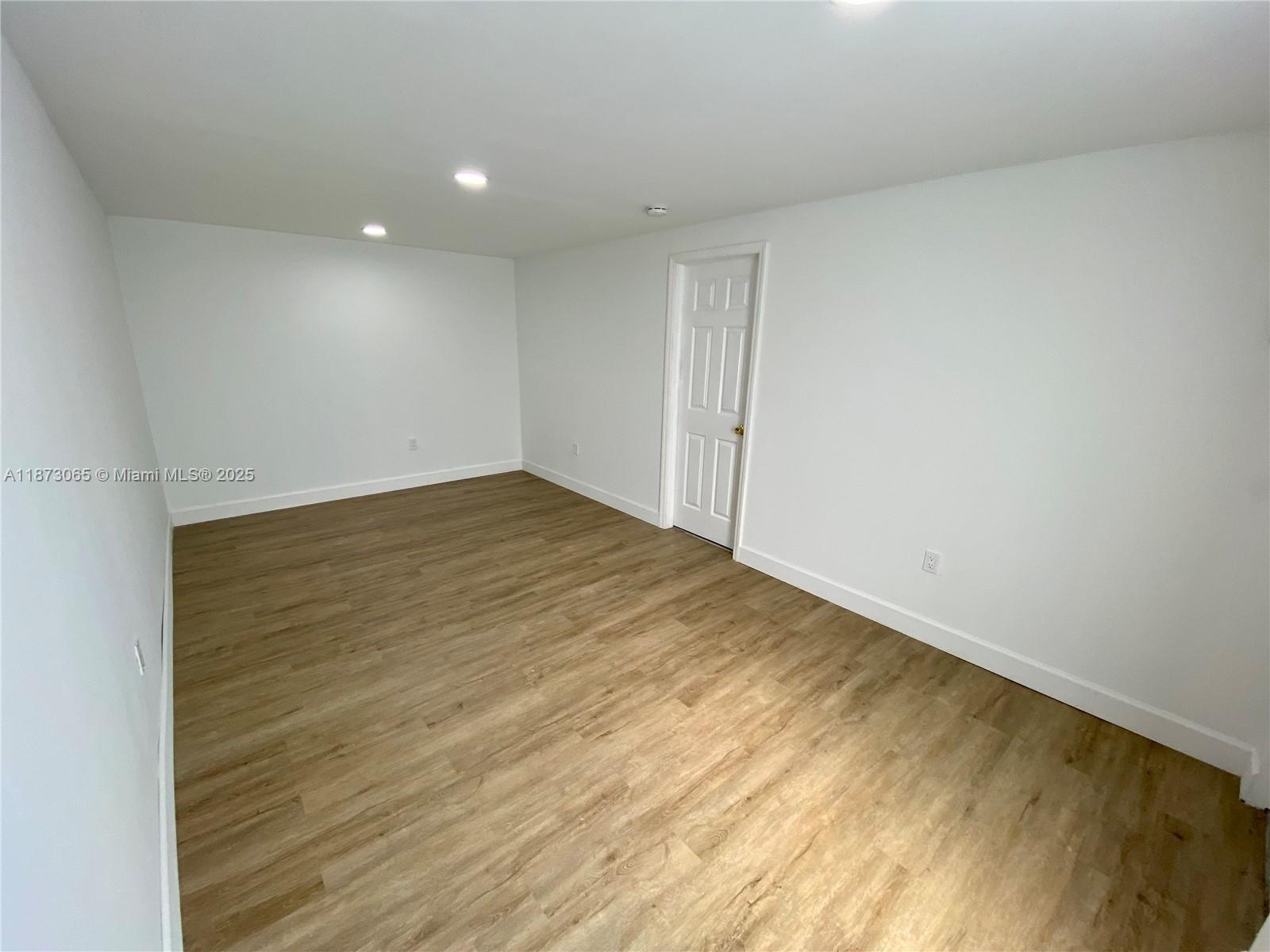 See details / sq. ft. $ 2025-09-05 0 Photo