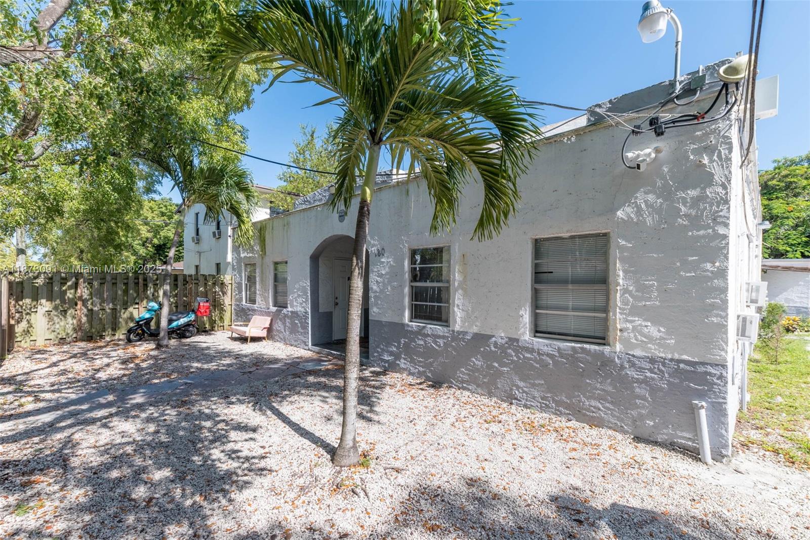 See details / 2837 sq. ft. $ 2025-09-05 0 Photo
