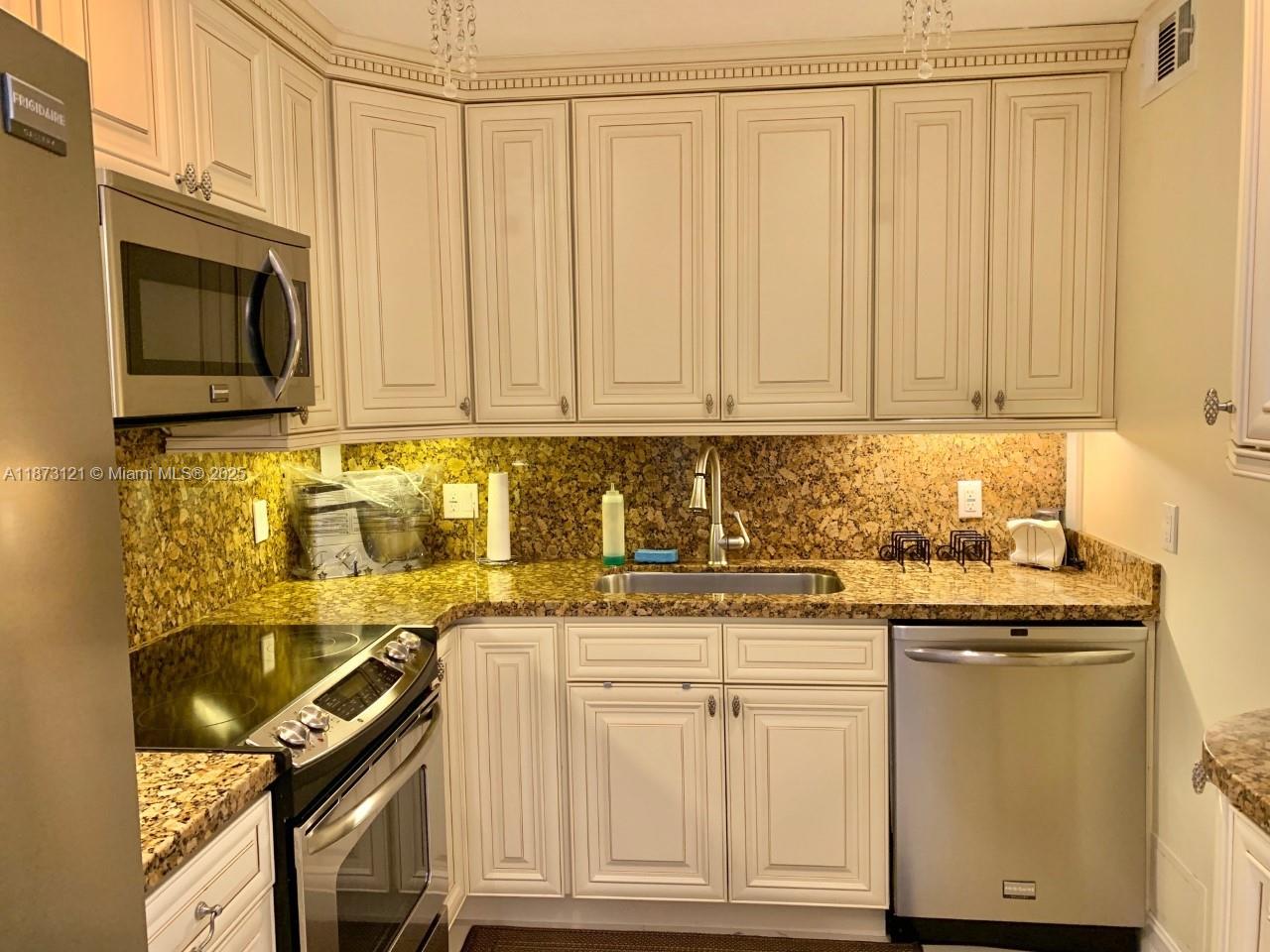3C 1 / 2 870 sq. ft. $ 2025-09-05 0 Photo