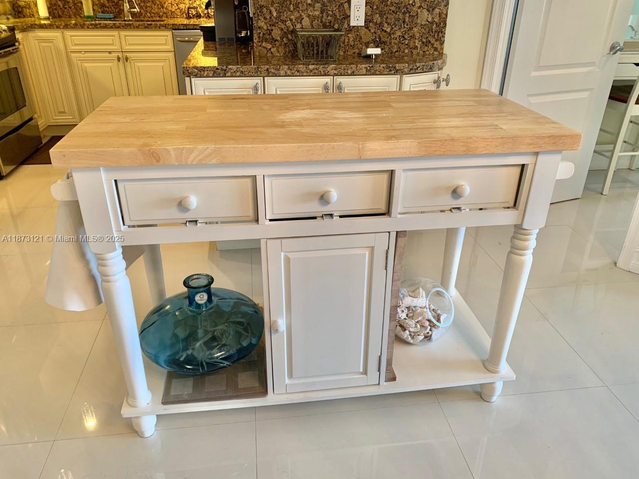 3C 1 / 2 870 sq. ft. $ 2025-09-05 0 Photo