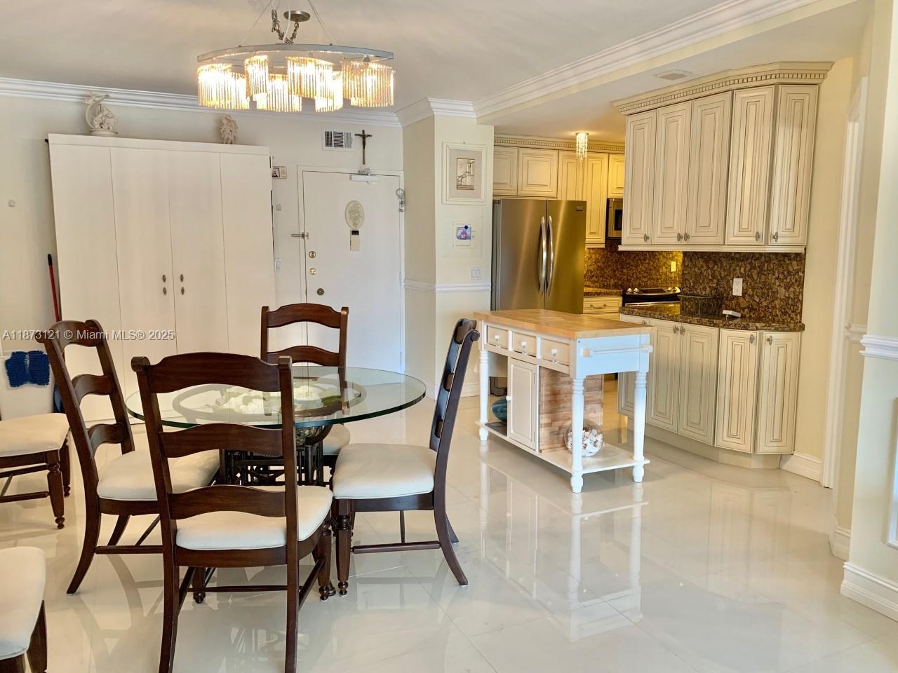 3C 1 / 2 870 sq. ft. $ 2025-09-05 0 Photo