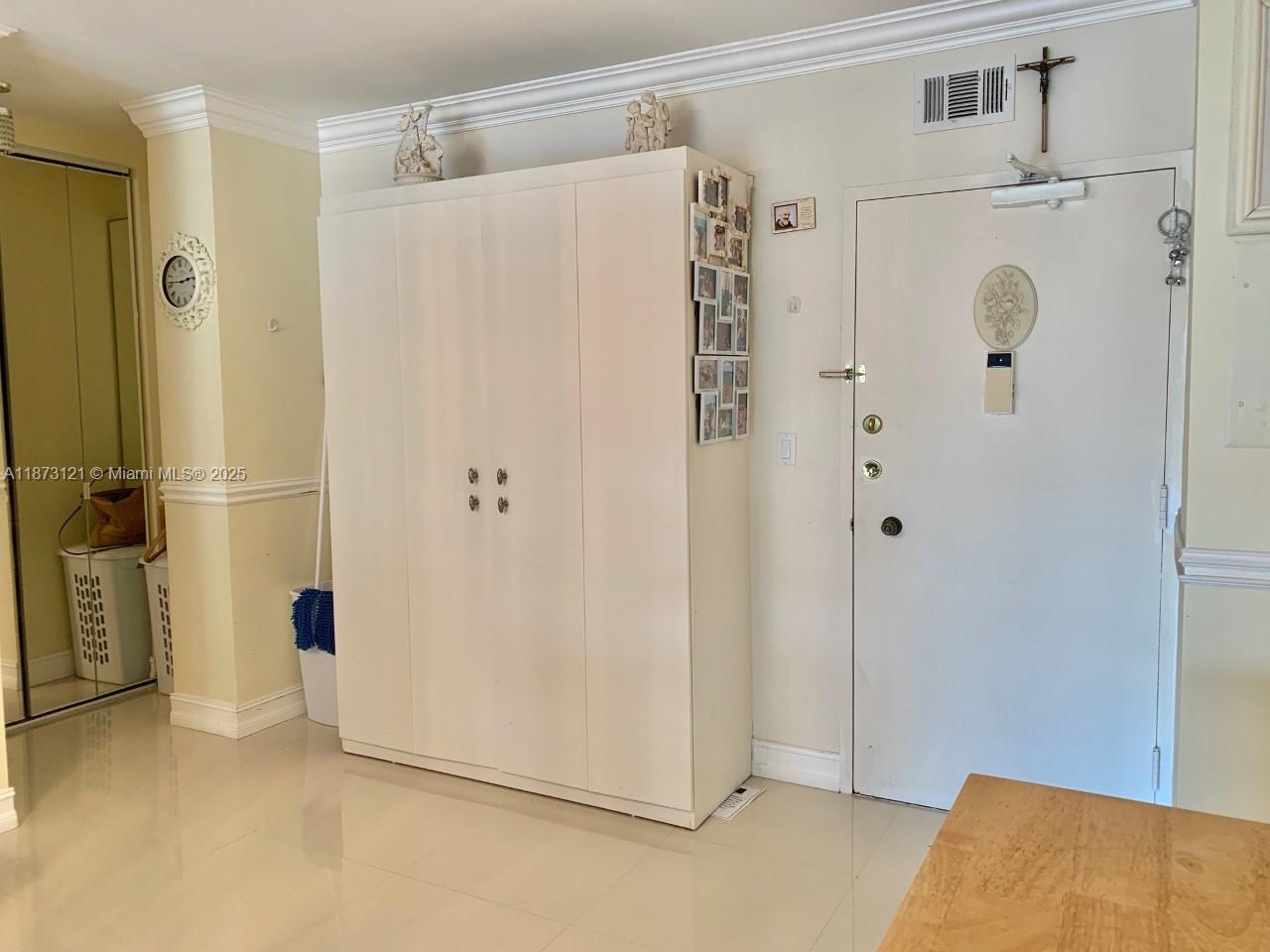 3C 1 / 2 870 sq. ft. $ 2025-09-05 0 Photo