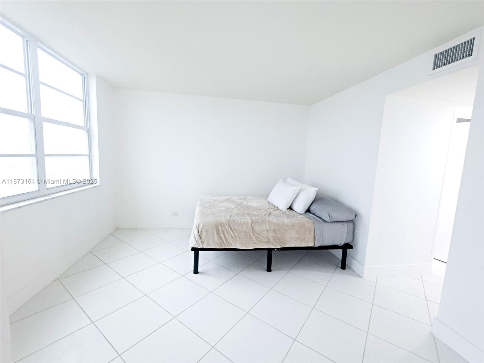 2012 2 / 2 1087 sq. ft. $ 2025-09-05 0 Photo