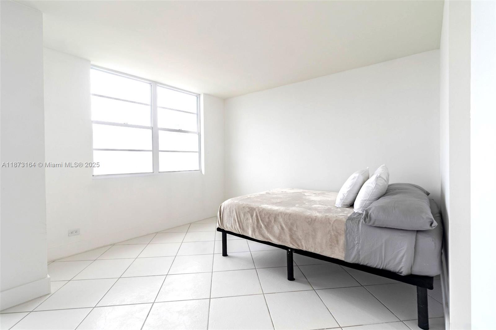 2012 2 / 2 1087 sq. ft. $ 2025-09-05 0 Photo