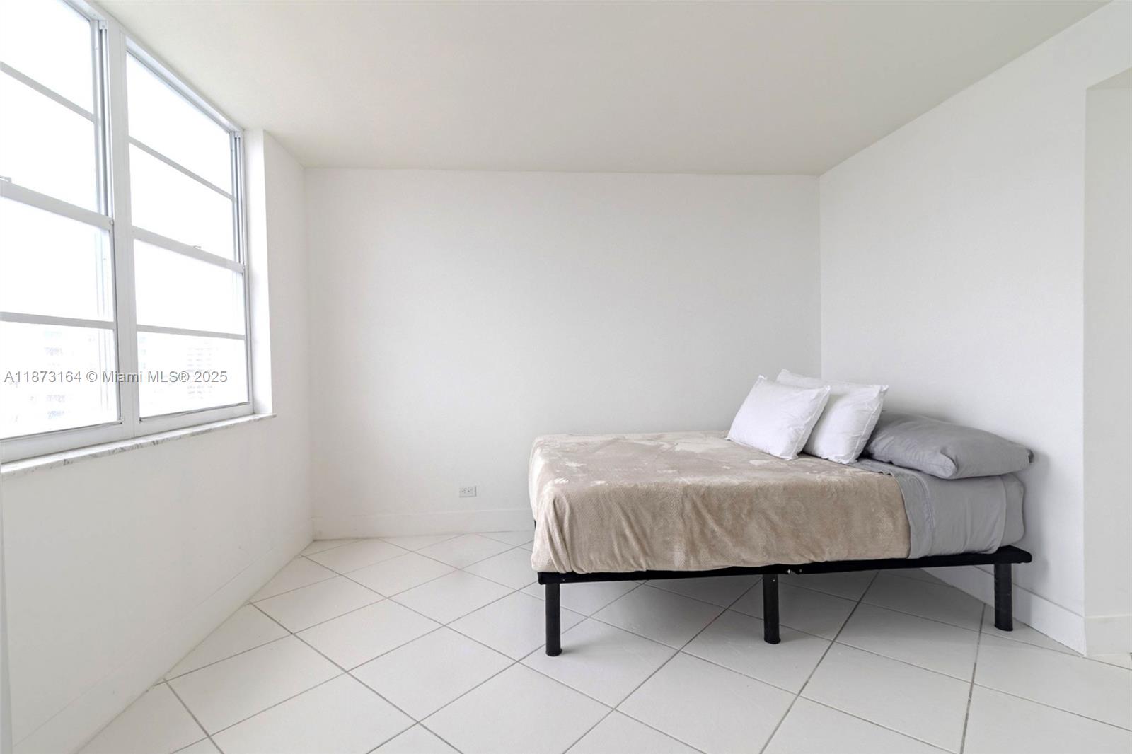 2012 2 / 2 1087 sq. ft. $ 2025-09-05 0 Photo