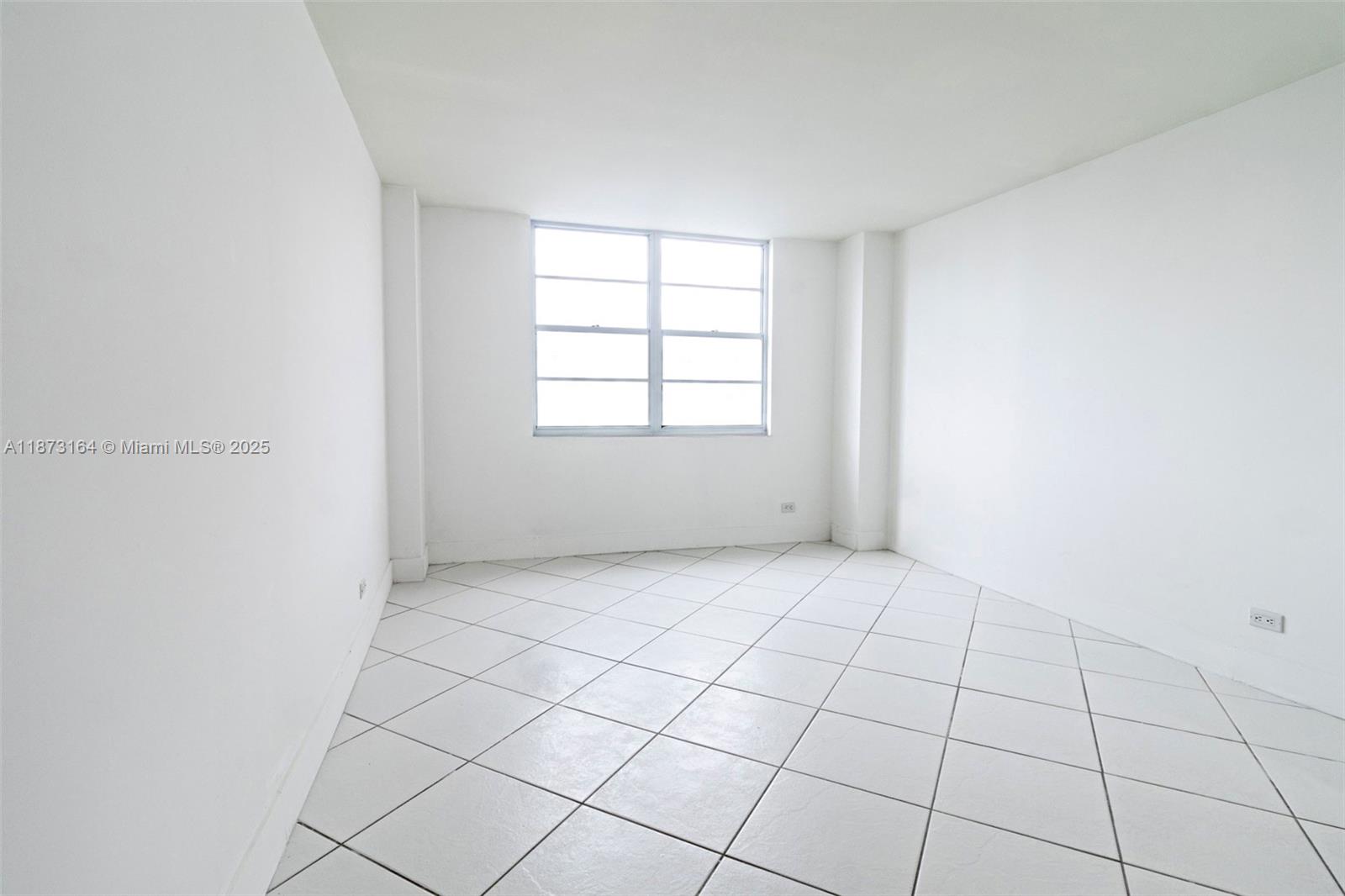2012 2 / 2 1087 sq. ft. $ 2025-09-05 0 Photo