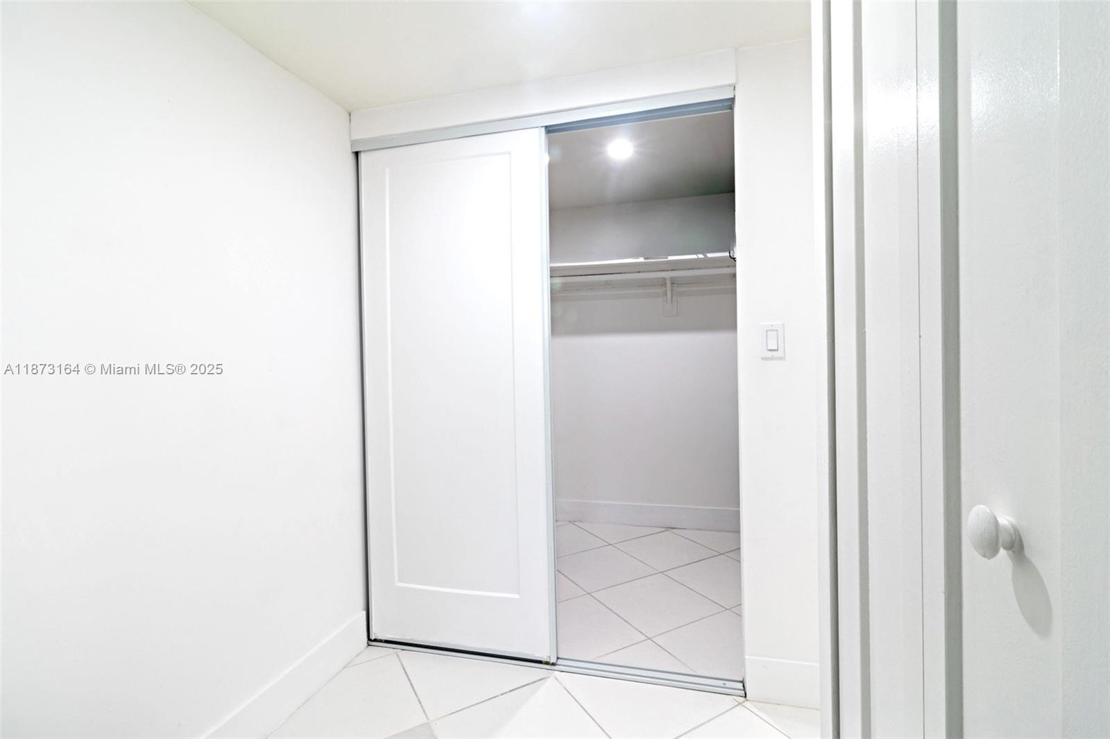2012 2 / 2 1087 sq. ft. $ 2025-09-05 0 Photo