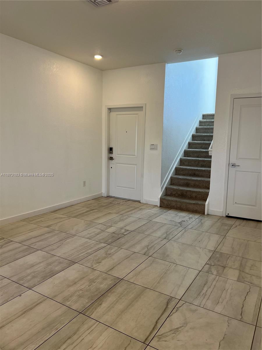 1769 3 / 3 1628 sq. ft. $ 2025-09-05 0 Photo