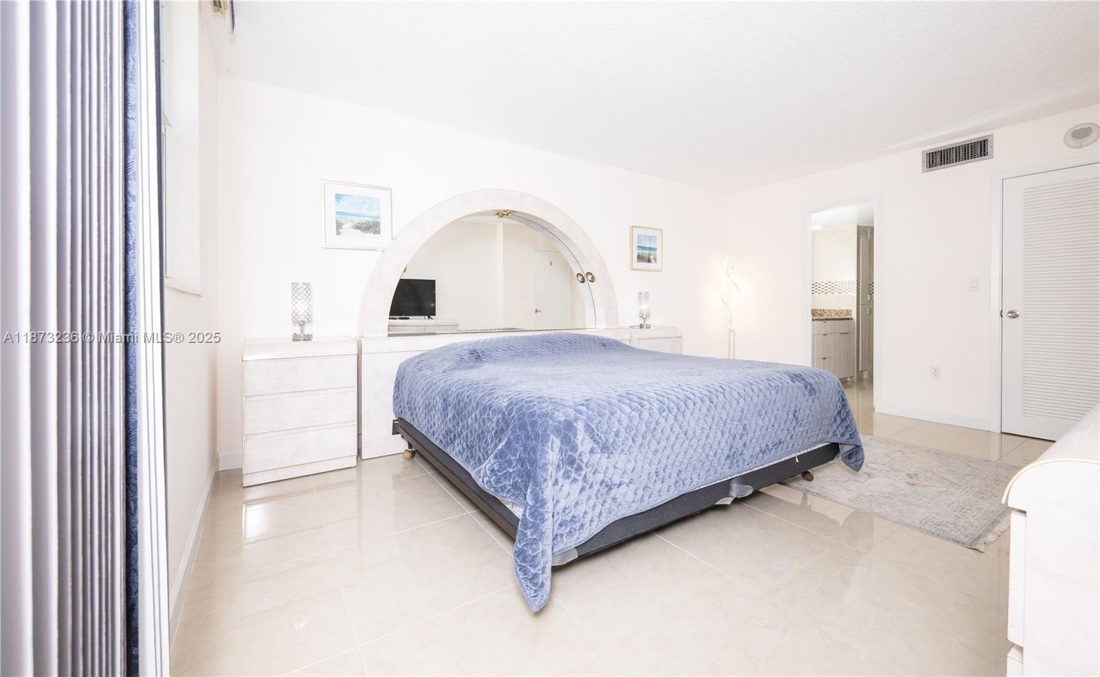 Photo of 1833 Ocean Dr  #1007, Hallandale Beach, Florida, 33009 - 