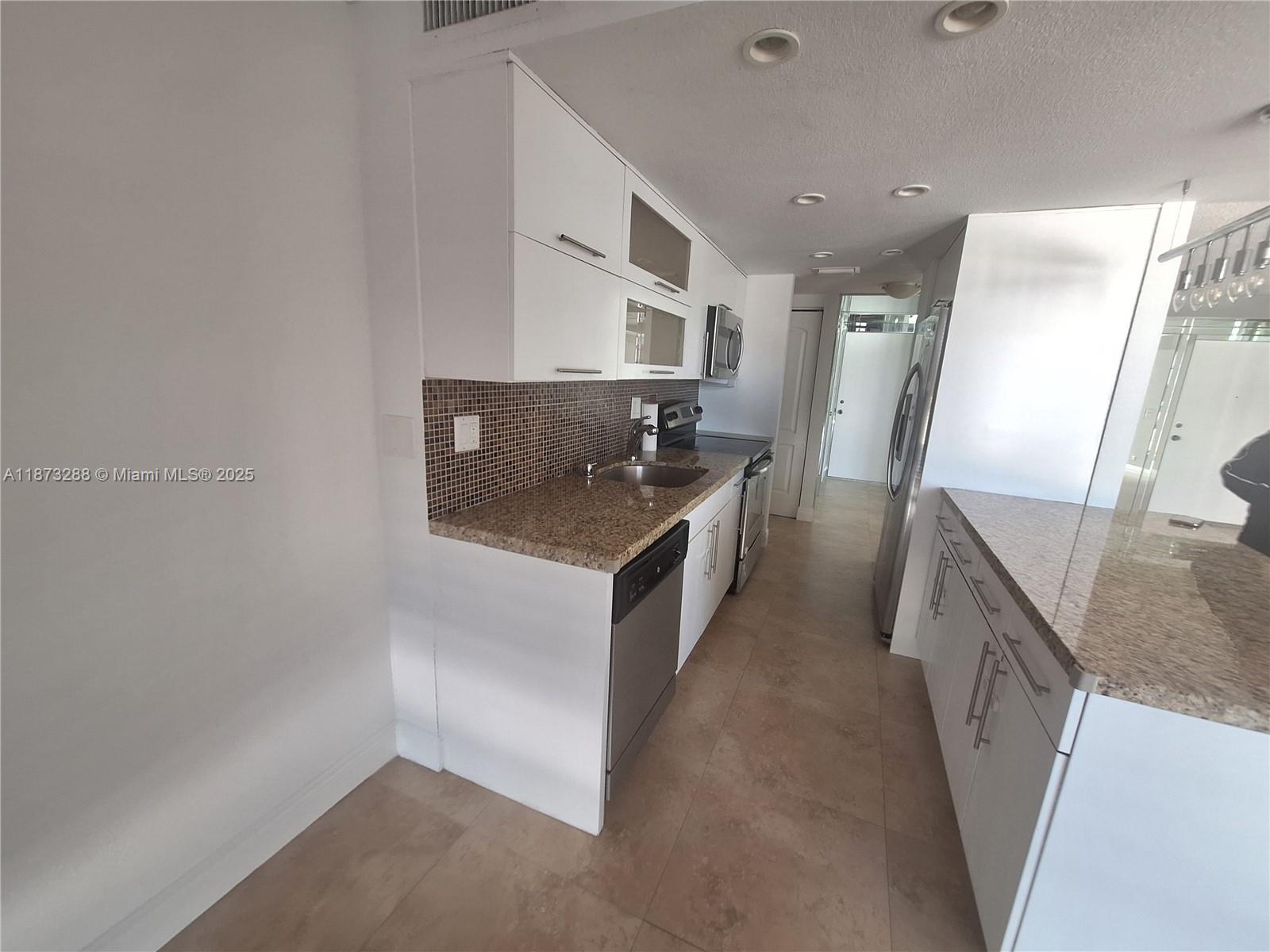 See details 417 2 / 2 1276 sq. ft. $ 2025-09-05 0 Photo