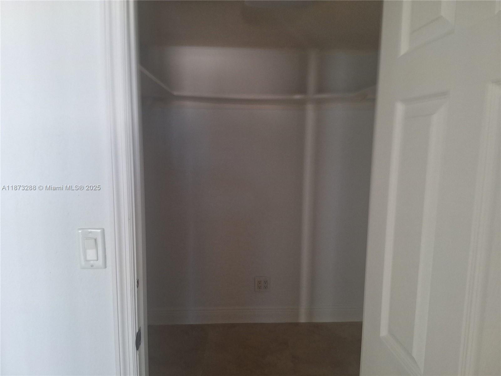 See details 417 2 / 2 1276 sq. ft. $ 2025-09-05 0 Photo