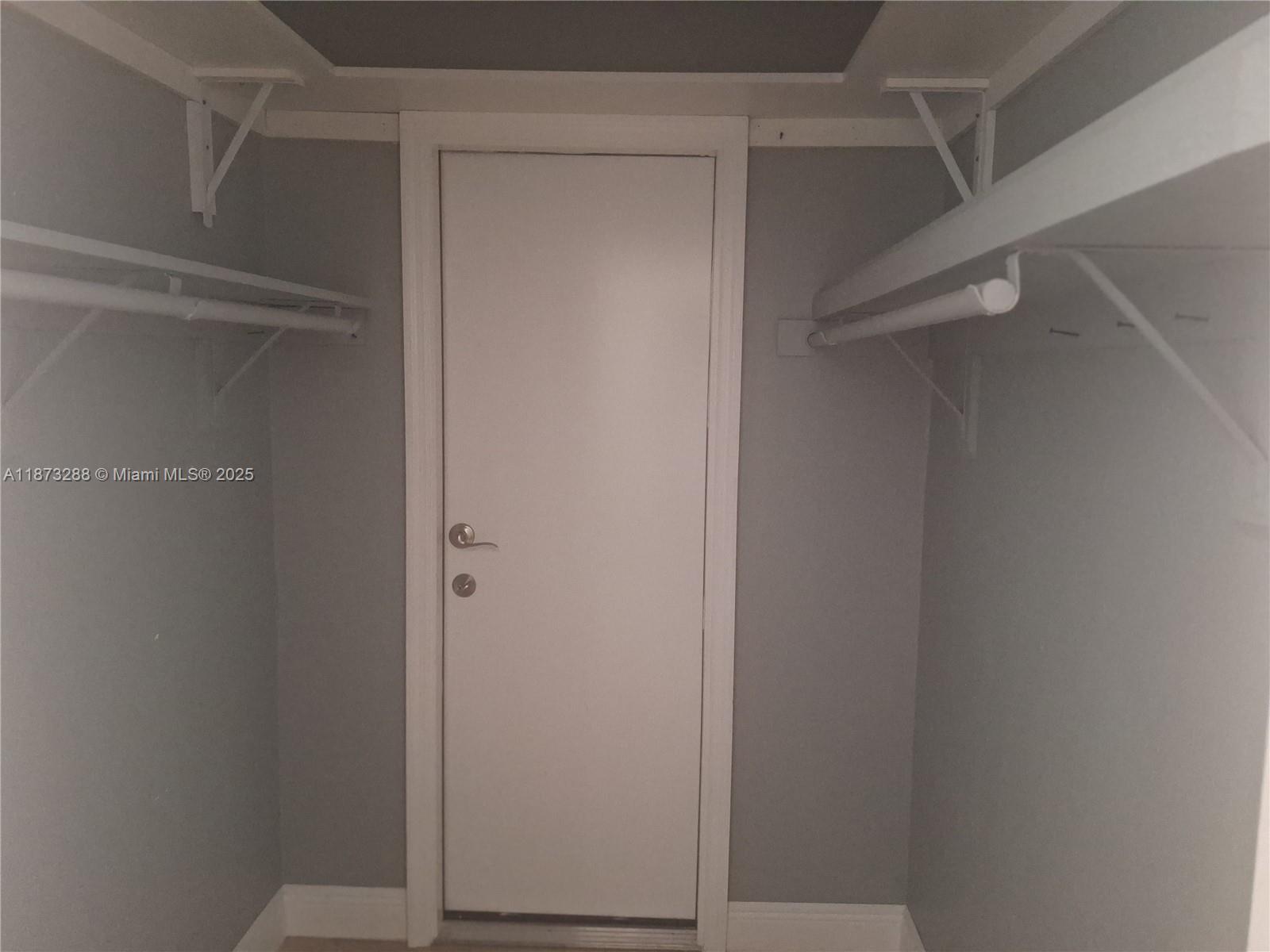 See details 417 2 / 2 1276 sq. ft. $ 2025-09-05 0 Photo