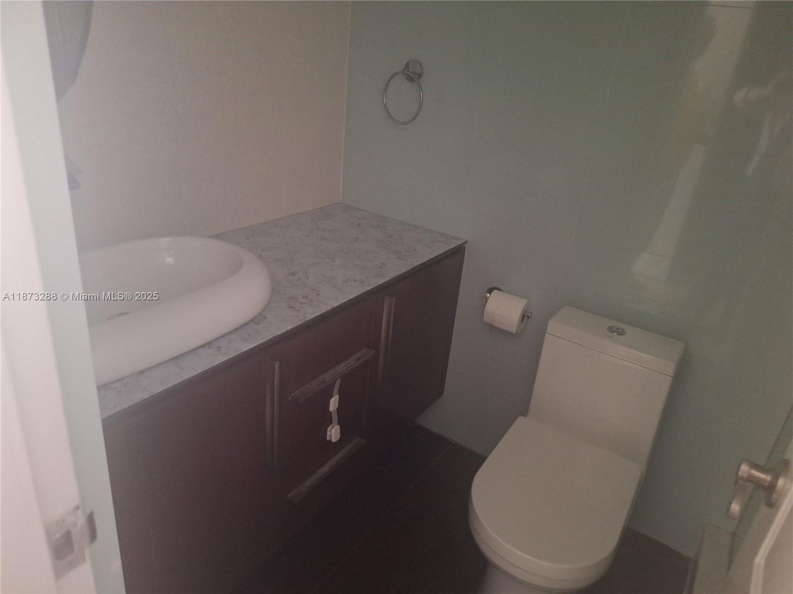 See details 417 2 / 2 1276 sq. ft. $ 2025-09-05 0 Photo