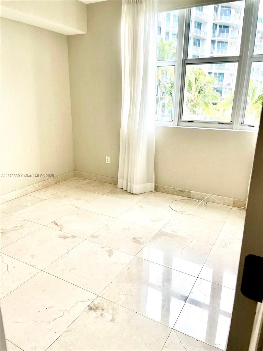 Photo of 3131 188th St  #1-702, Aventura, Florida, 33180 - 