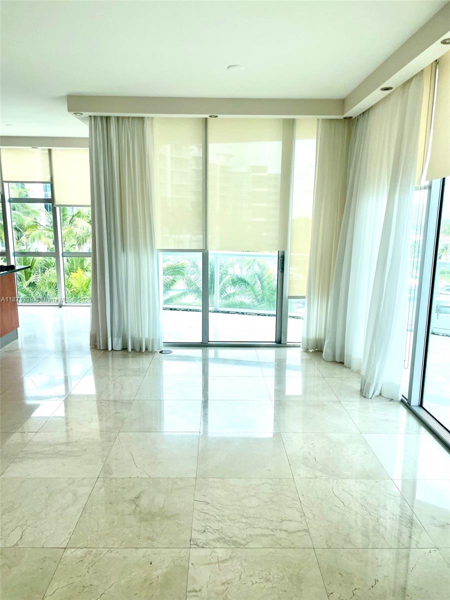Photo of 3131 188th St  #1-702, Aventura, Florida, 33180 - 