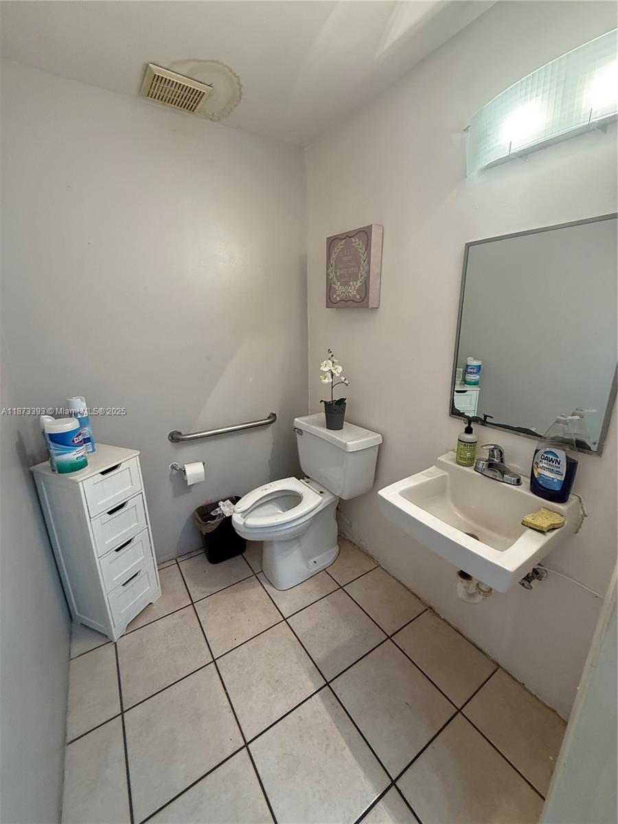 B11  /   sq. ft. $ 2025-09-05 0 Photo