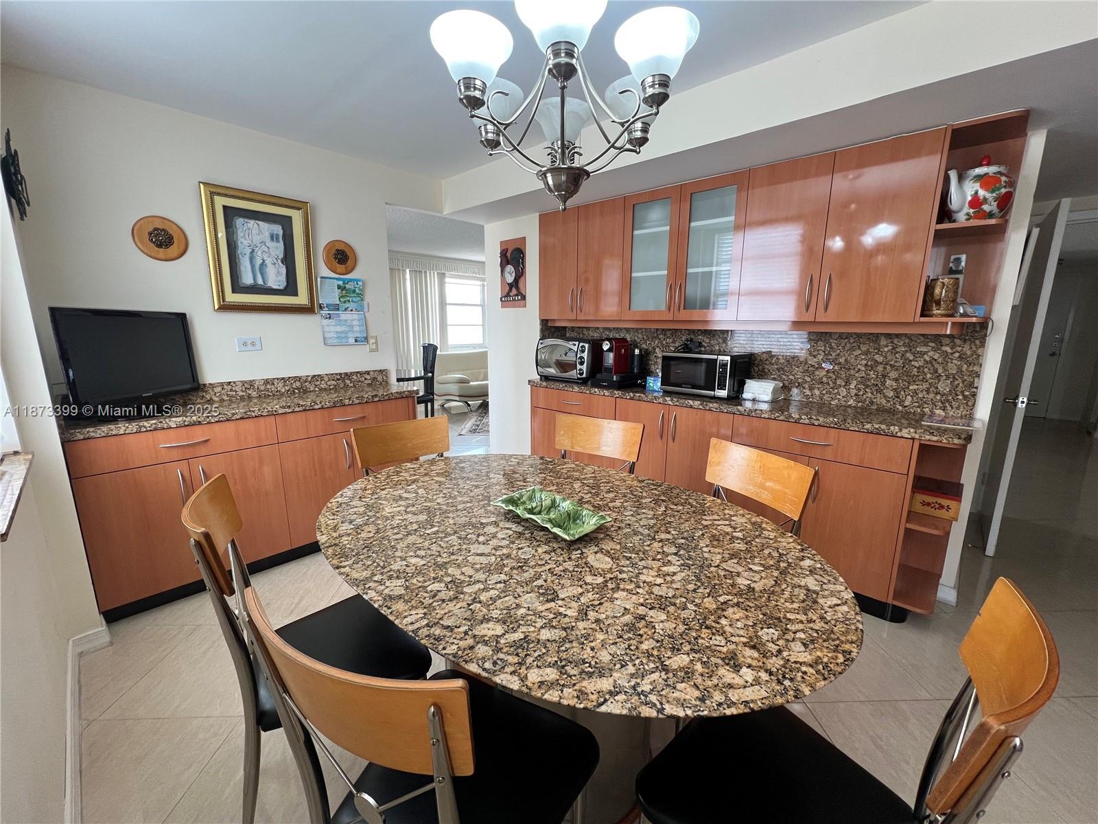 See details 1905 2 / 2 sq. ft. $ 2025-09-05 0 Photo
